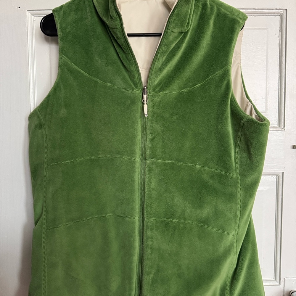 Marmot Women's Reversible Vest in White and Green - Picture 2 of 2
